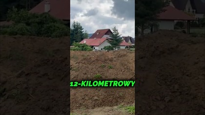 Jedna koparka na strategicznej trasie Via Carpathia? Co tu się dzieje?!
