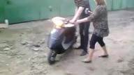 Jej pierwszy raz na skuterze