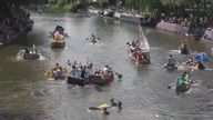 LiveLeak - Cambridge University celebrate end of exams with annual alcohol fuelled boat race