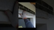 Kładziemy płytki elewacyjne ozdobne w Dom na start bez kredytu 63m2 Dom do 70m2 #budowadomu #diy