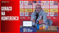 Ja panu nie przeszkadzam.  Sceny na konferencji Probierza