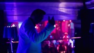 Gotówką ? Nie, w dywanach - Ślepnąc od świateł 