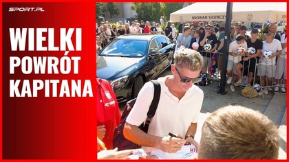 Lewandowski wysiadł z czarnego mercedesa i się zaczęło! Tak przywitali go Polacy