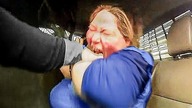 Kiedy Głupie Karyny Próbują Zaatakować Policjantów