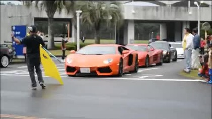 Mazda RX-7 z "Szybkich i Wściekłych" wpada w tłum