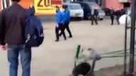 3 Muslim&oacute;w atakuje Rosjanina