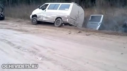 Wyciąganie auta z rowu