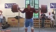 290 kg w przysiadzie