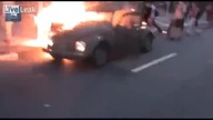 Uratowani z płonącego samochodu