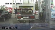 Akcje z wężami na stacjach paliw