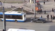 Tylko Rosjanin potrafi tak odpalić samoch&oacute;d