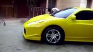 Pewnie też byś chciał umyć swoje z&oacute;łte Ferrari