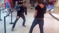 Walka w centrum handlowym cygan vs anglik