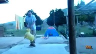 Najlepsze wypadki i scenki upadki smieszne filmy z netu 
