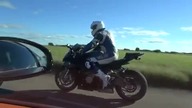 Bugatti Veyron vs BMW S1000RR