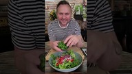 Chrupiąca sałatka z jarmużu / Oddaszfartucha #shorts