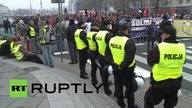 Manifestacja bezmózgowcow domagajacych sie solidarnosci z najezdzcami.