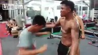 Test wytrzymałości - Buakaw Banchamek