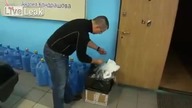 Ciekawy spos&oacute;b na otwarcie samochodu