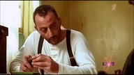 Leon zawodowiec vs dziewczyna na gitarze