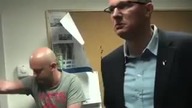 Przemysław Wipler (Nowa Prawica Janusza Korwin-Mikke) wyważa drzwi i ratuje redaktora Latkowskiego