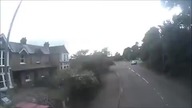 Samoch&oacute;d wjeżdża w rowerzystę