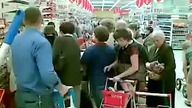 Przepychanka emerytek przy promocji w supermarkecie