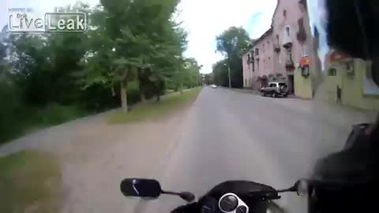 Pies vs motocyklista