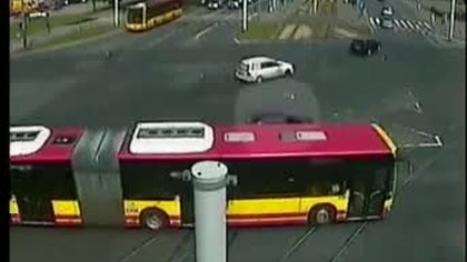 Pijany kierowca potrącił pieszą i uciekł