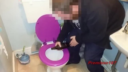 Doświadczenie fizyczne: Rozwalenie dna butelki uderzeniem