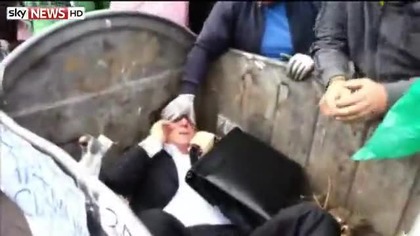 Wicepremier Ukrainy Witalij Zhuravsky w śmietniku