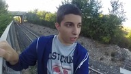 Idiota położył się na tory przed rozpędzonym pociągiem