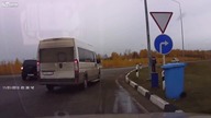 Wyleciał przez szybę