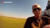 Skręcił nogę podczas skoku ze spadochronie