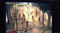 Londyńska policja zaatakowana przy użyciu fajerwerk&oacute;w