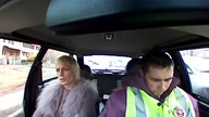 Drog&oacute;wka zatrzymuje transwestytę