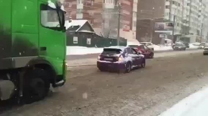 Subaru ciągnie ciężar&oacute;wkę