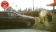 Tak się kończy jazda na czuja.  Kolizja i obfity wyciek płynów eksploatacyjnych.  STOP PIRAT