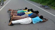 Tak się bawią hinduskie gimbusy
