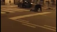 Początkujący skateboarder