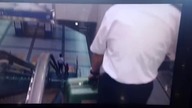 Wypadek na ruchomych schodach