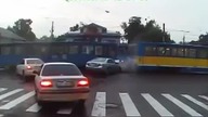 Samoch&oacute;d osobowy vs  tramwaj