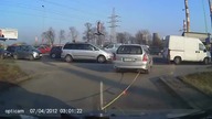 Kobieta ładuje się w line holowniczą