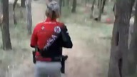 Mała Sally pokaże ci jak się strzela!