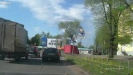Gorąca rosjanka jedzie samochodem