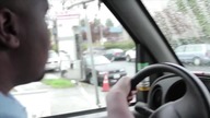Wkręt z furgonetką na przejeździe kolejowym