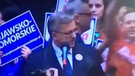 WOLNA POLSKA W WYDANIU KOMOROWSKIEGO !!JAK NASZEGO RODAKA GNIOTĄ CIECIE KOMOROWSKIEGO DO BRUKU