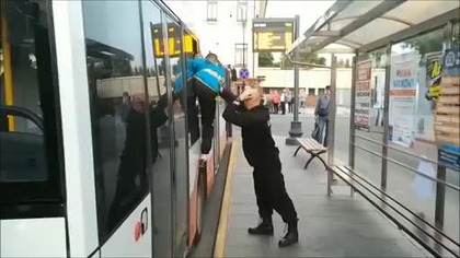 UCIECZKA 