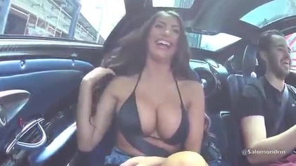 Aktorka porno vs przyspieszenie auta
