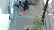  Kontrowersyjna interwencja policji.  Szarpanina i zatrzymani przechodnie. 